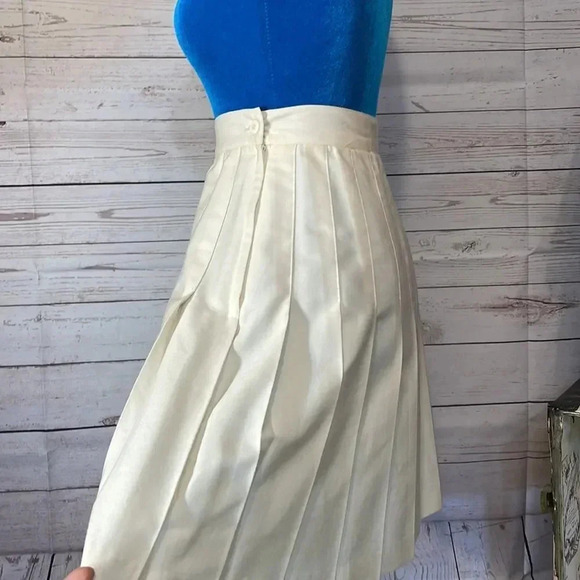 FAB Vintage CreamPleated High Waisted Skirt - Picture 5 of 10